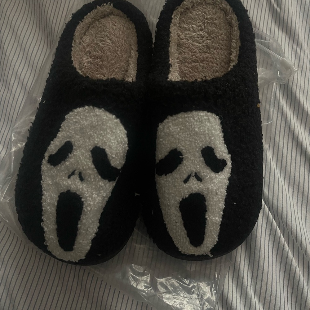SCREAM ghost face slippers